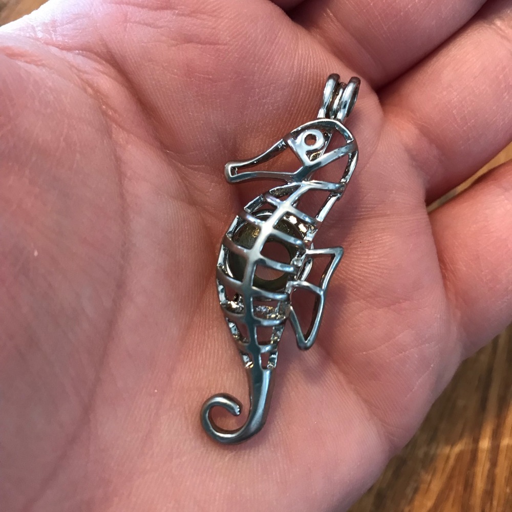 Pearl Cage—seahorse